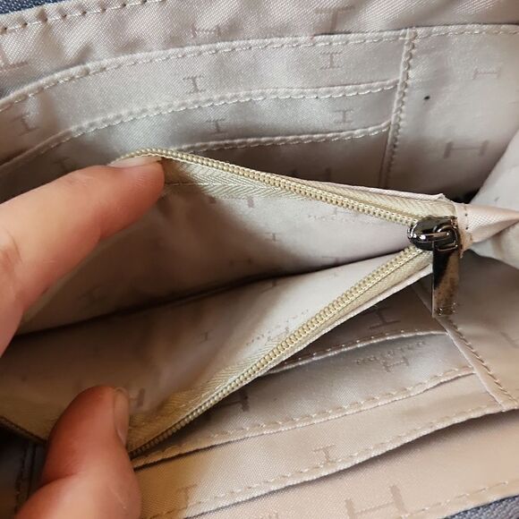 Like new! Halston wallet H Halston wristlet wallet clutch - Picture 11 of 14